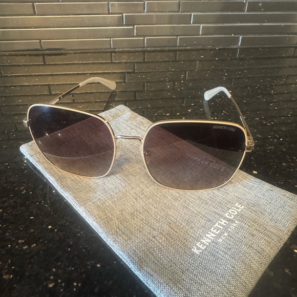 Kenneth Cole Accessories - Kenneth Cole Women's Black and Silver Sunglasses